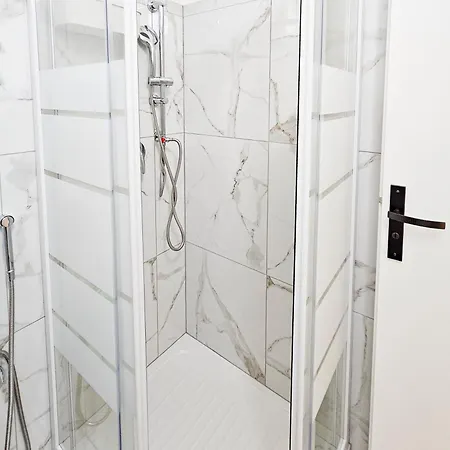 Apartment New Big Flat 8 Pers Ac Wifi